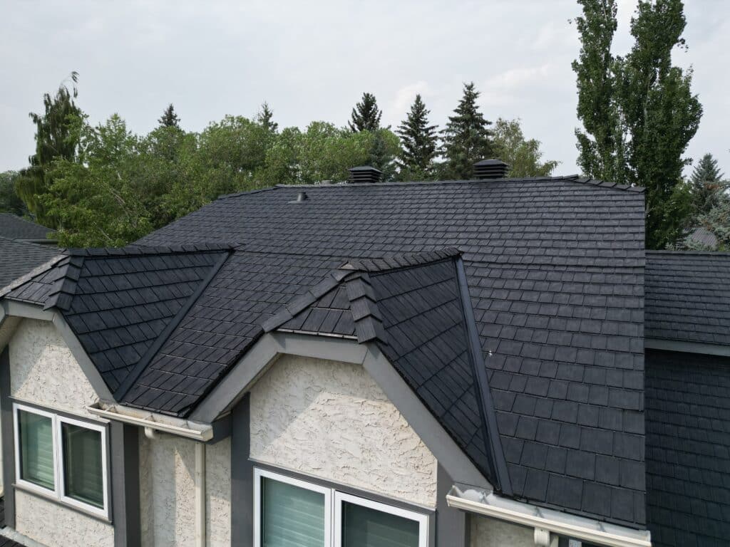 A rubber roof with a window sill